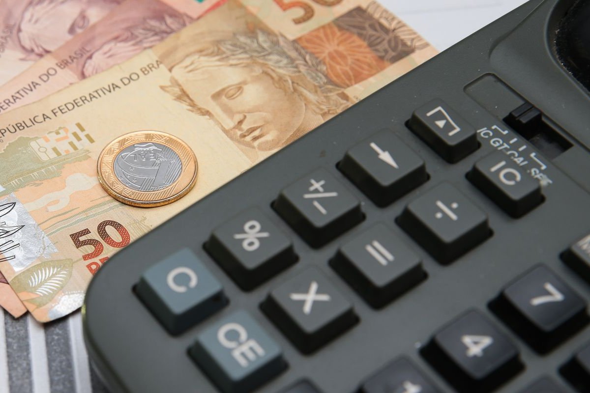 Brasileiros com dívida de até R$ 100 ficarão com 'nome limpo' a partir de segunda-feira (17)