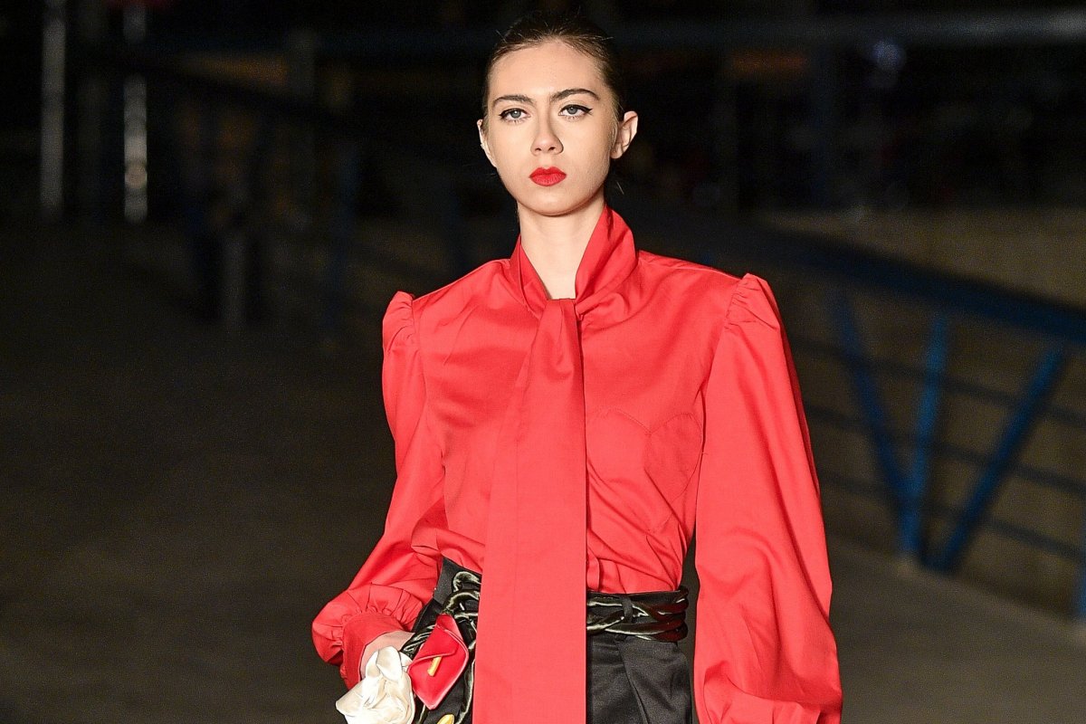 Mesclando o trabalho artesanal e a alta costura, Silla Filgueira une elegância e sofisticação na passarela da Casa de Criadores