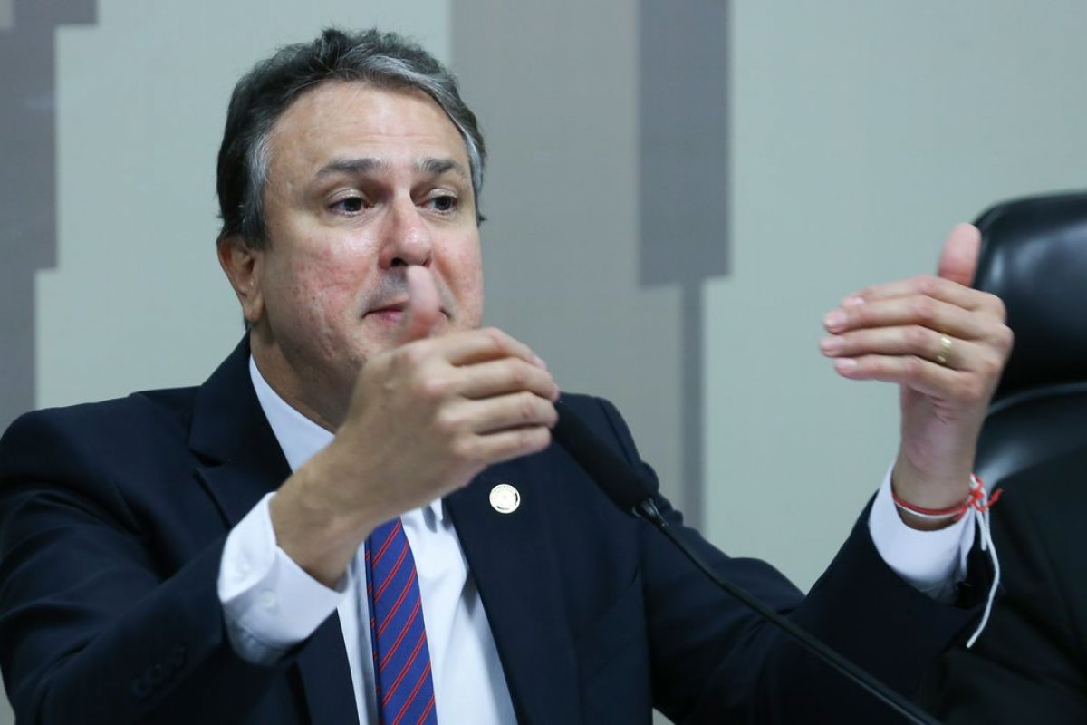 Programa de escolas civico-miliares usou apenas R$ 235 mil dos R$ 98 milhões destinados