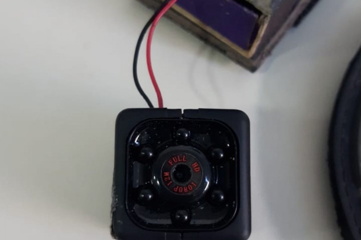 Câmera encontrada em banheiro de restaurante na Bahia transmitia imagens via wi-fi