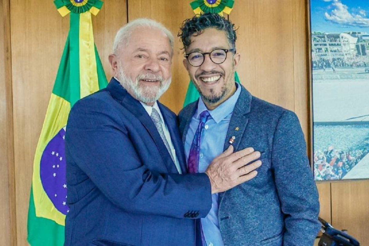 Governo Lula decide nomear o jornalista e escritor baiano Jean Wyllys para cargo na Secom!