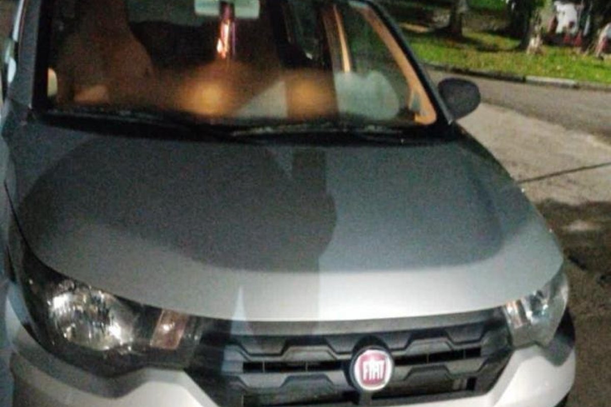 Carro é recuperado pela polícia minutos após ser roubado