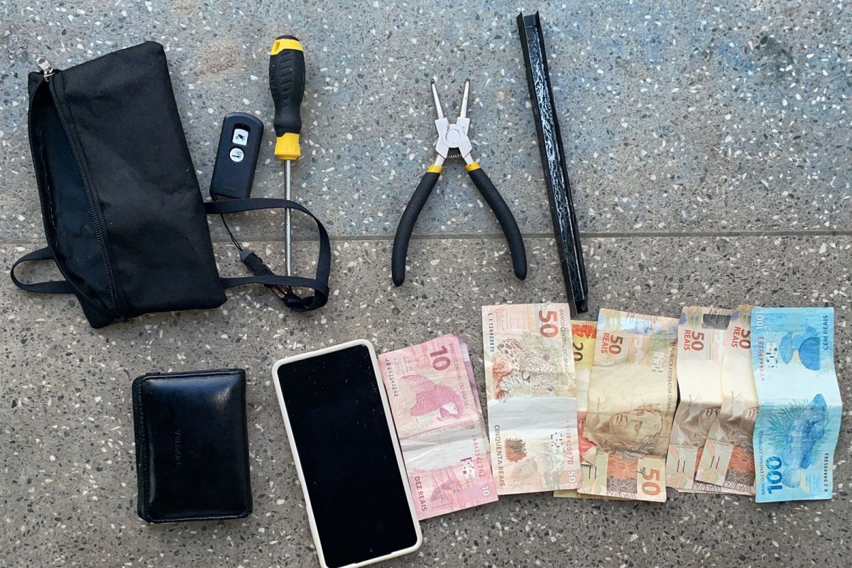 Suspeito é preso em flagrante ao tentar instalar 'chupa cabra' em caixa eletrônico de Itapuã