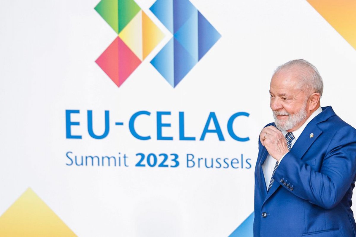 'Só venezuelanos podem resolver problema do país', diz Lula durante evento na Bélgica