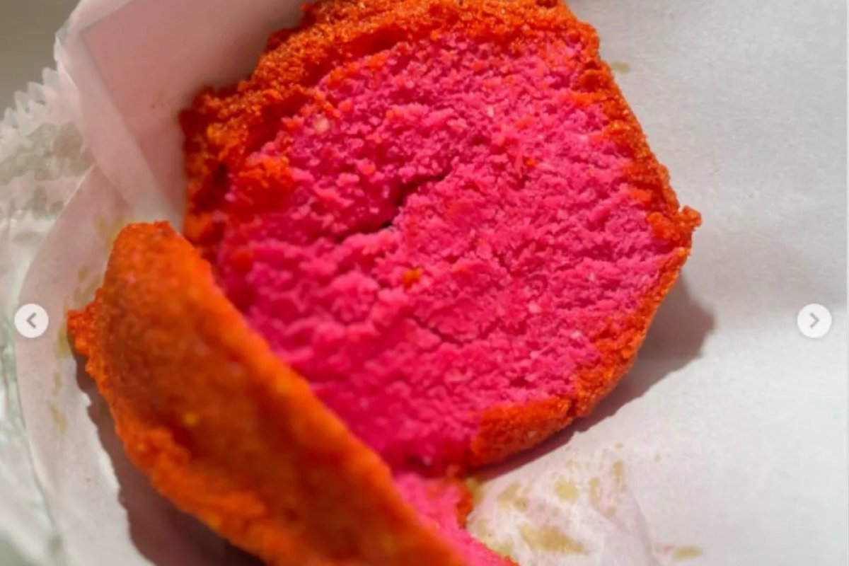 Vídeo: baiana entra na onda 'Barbiecore' e cria acarajé rosa