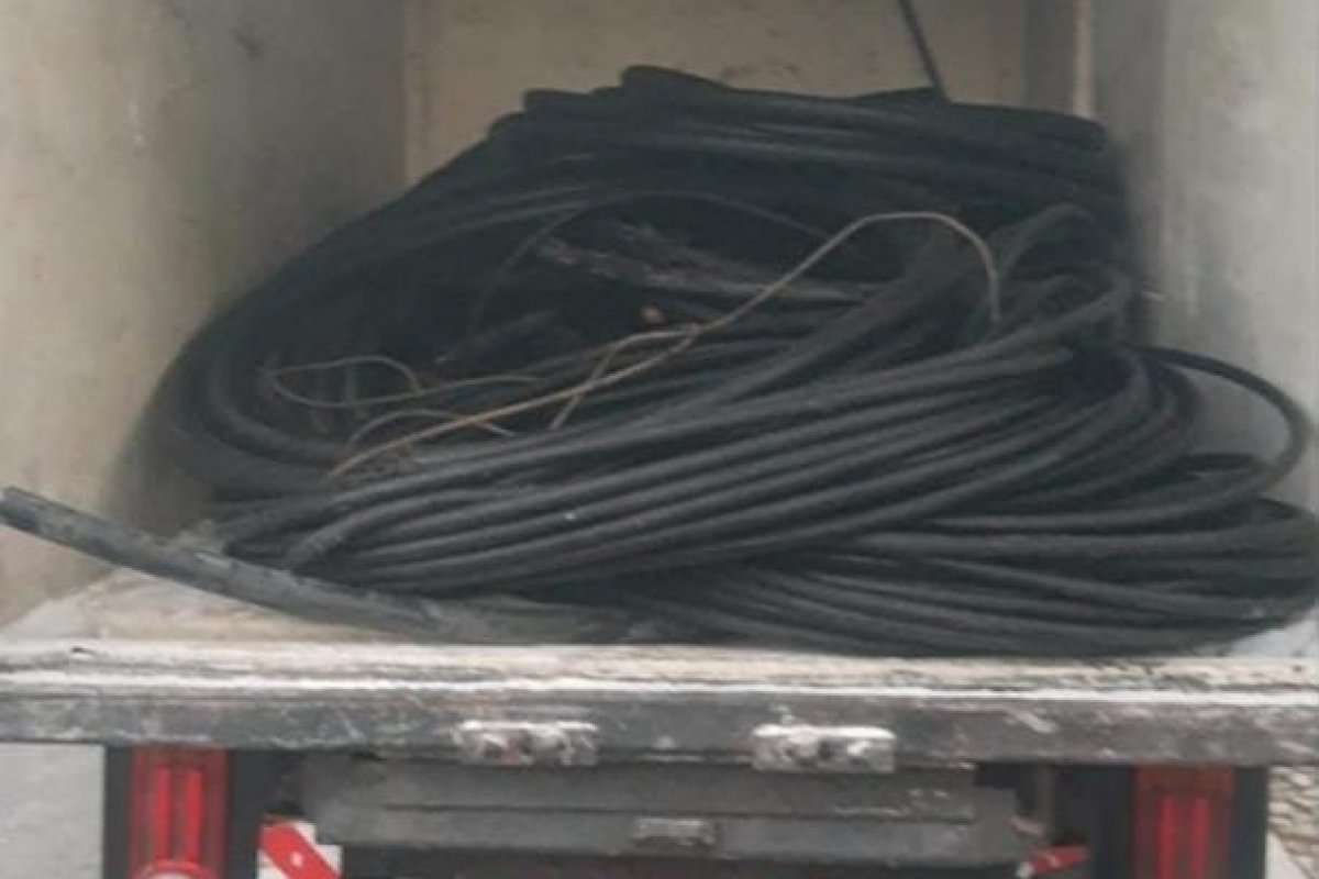 Grupo especializado em furtos de fios é preso em flagrante pela PM em Salvador