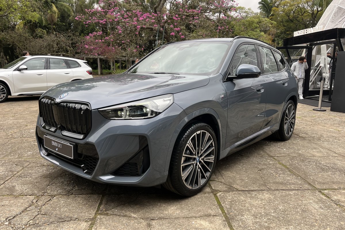 BMW apresenta novo SUV elétrico iX1