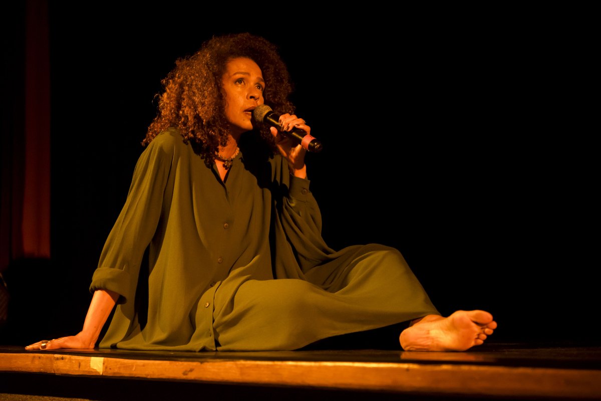 Espetáculo “Ninguém sabe meu nome” chega a Salvador abordando racismo e maternidade!