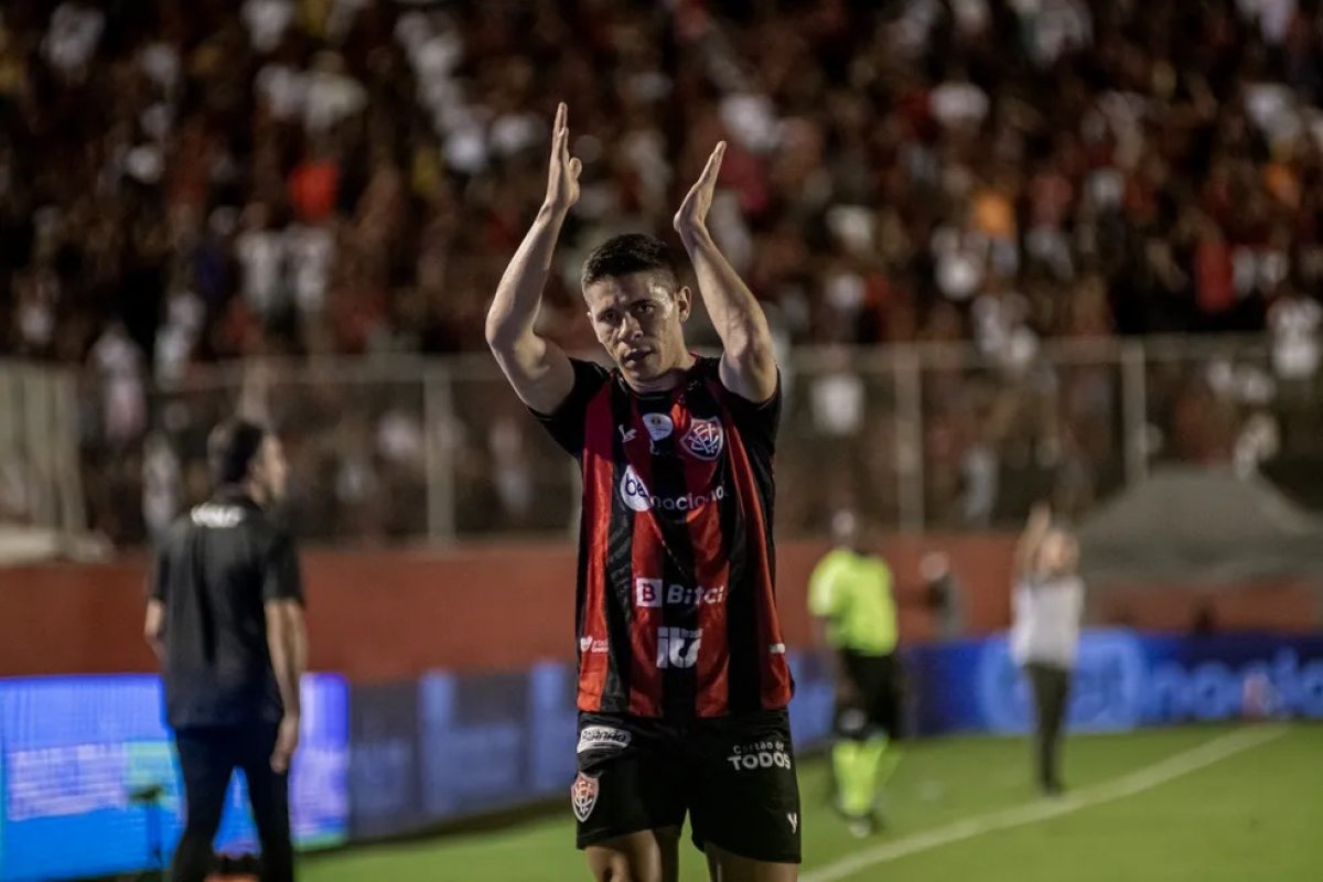 Brasileirão: Vitória enfrenta o Sport em confronto direto pelo G-4