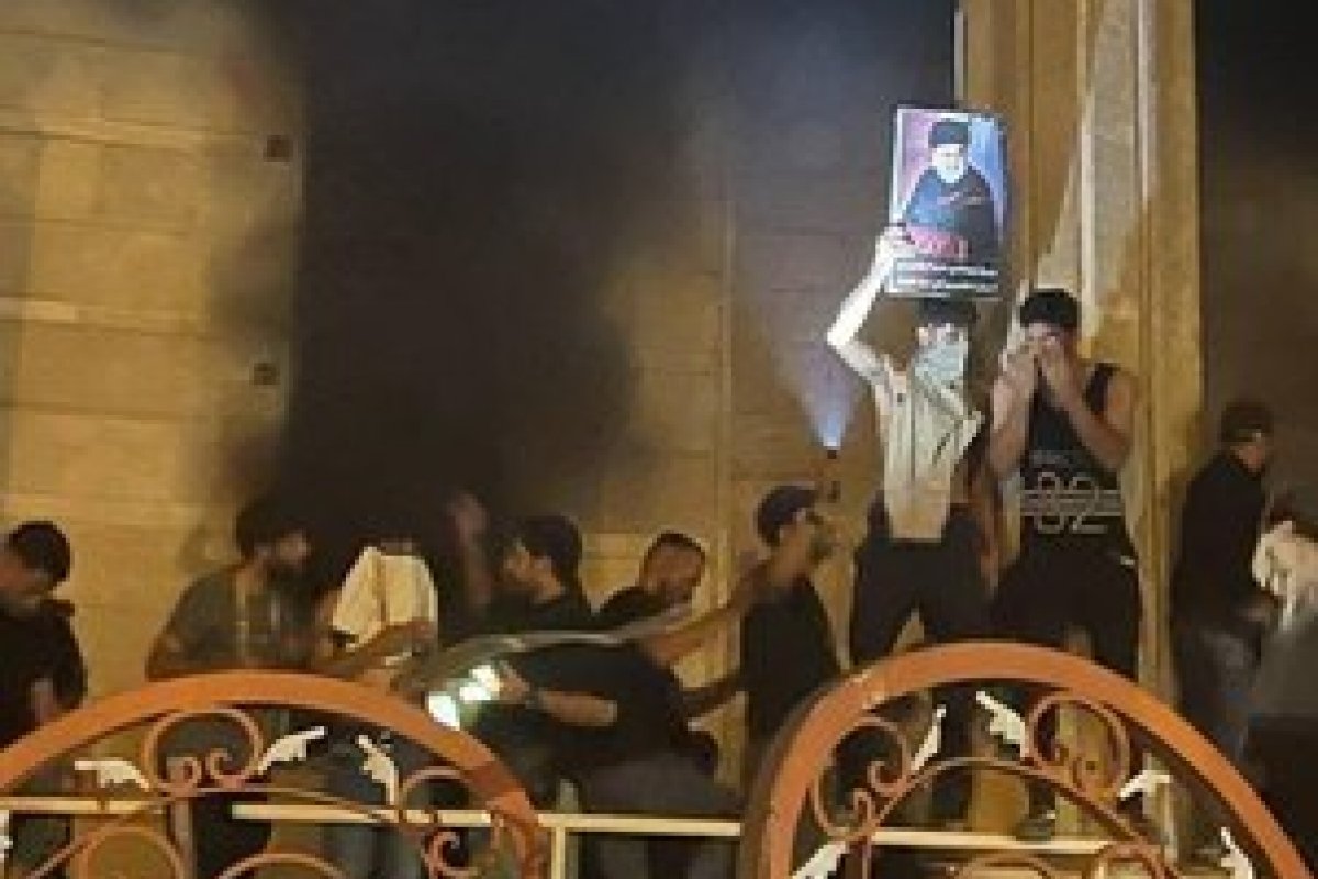 Embaixada sueca no Iraque é invadida e incendiada