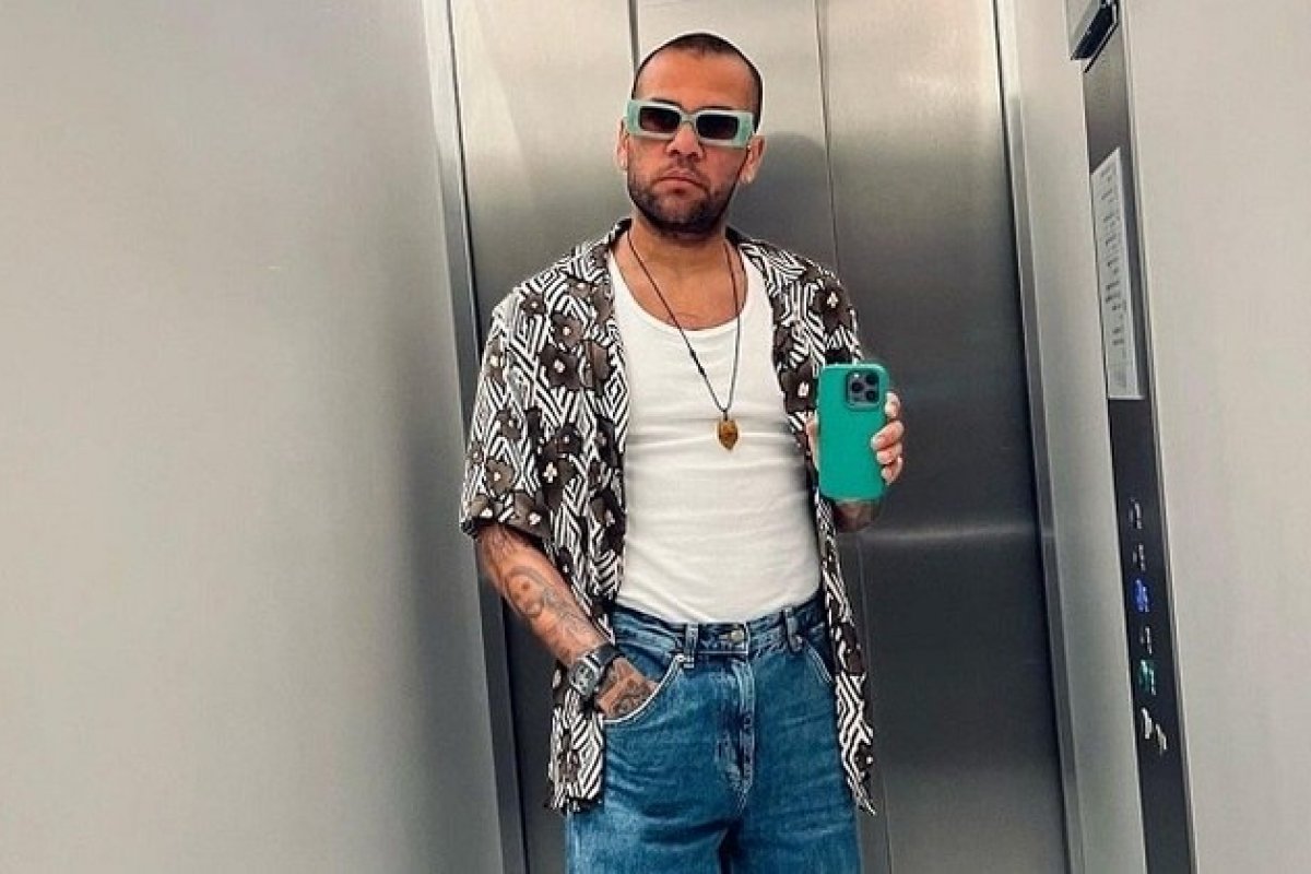 Daniel Alves completa seis meses preso após acusação de estupro