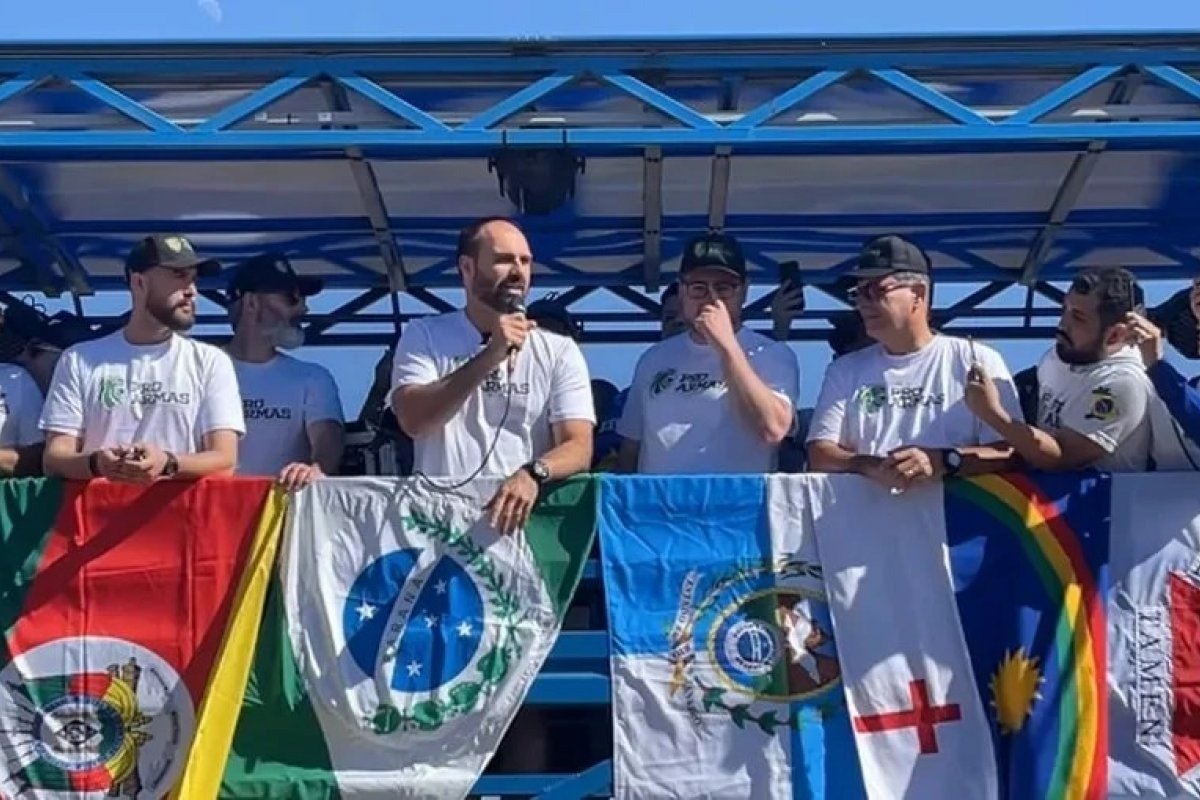 PF deve pedir inquérito contra Eduardo Bolsonaro por fala contra professores