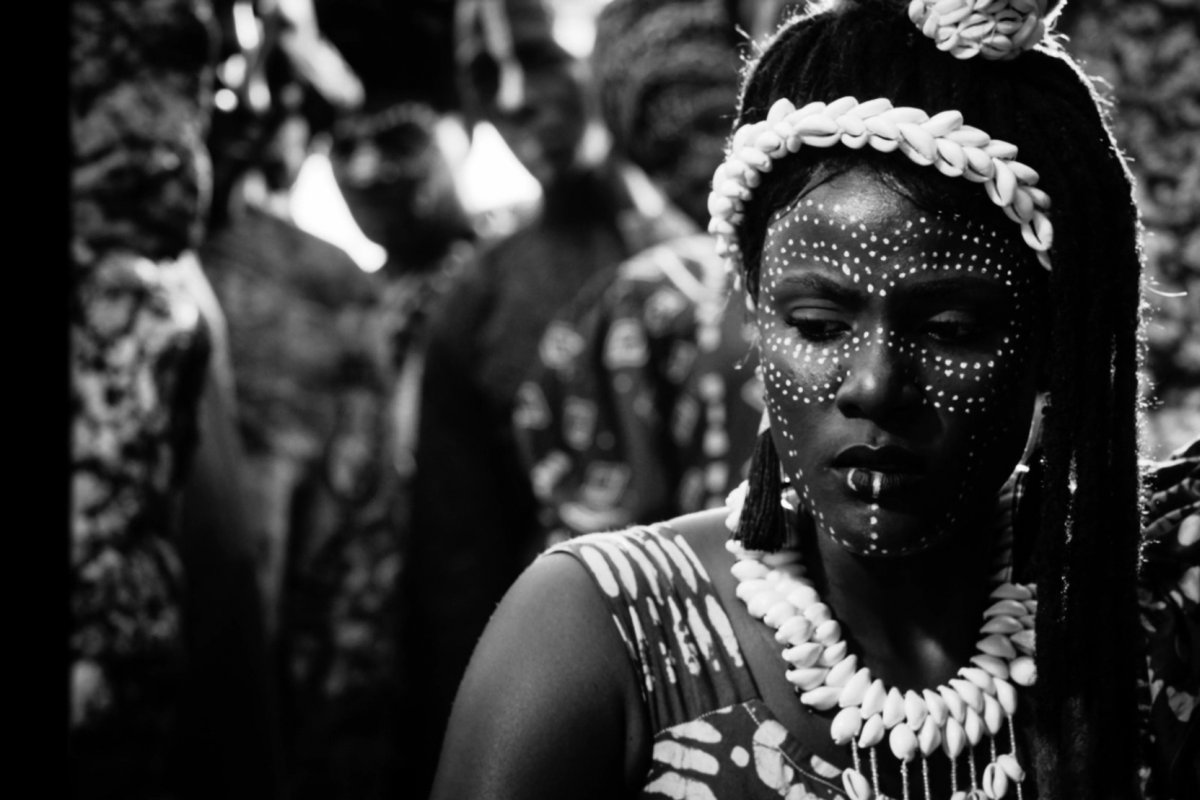 Premiado filme nigeriano “Mami Wata” estreia no Brasil na Mostra de Cinemas Africanos 2023!