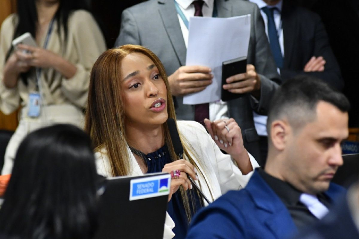 Denúncia de Érika Hilton de transfobia perde força após laudo da Polícia Legislativa