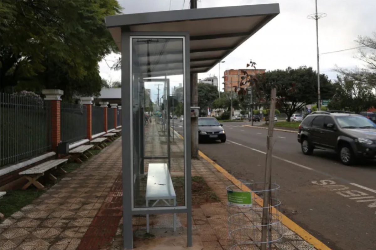 Mulher é dopada e estuprada após abordagem de homem armado em ponto de ônibus na BA-001