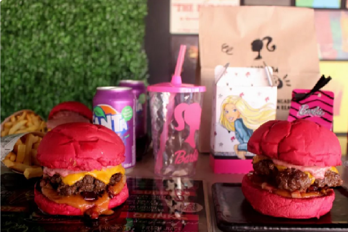 O "barbiecore" invadiu os cardápios, mas o excesso de corantes pode prejudicar a saúde