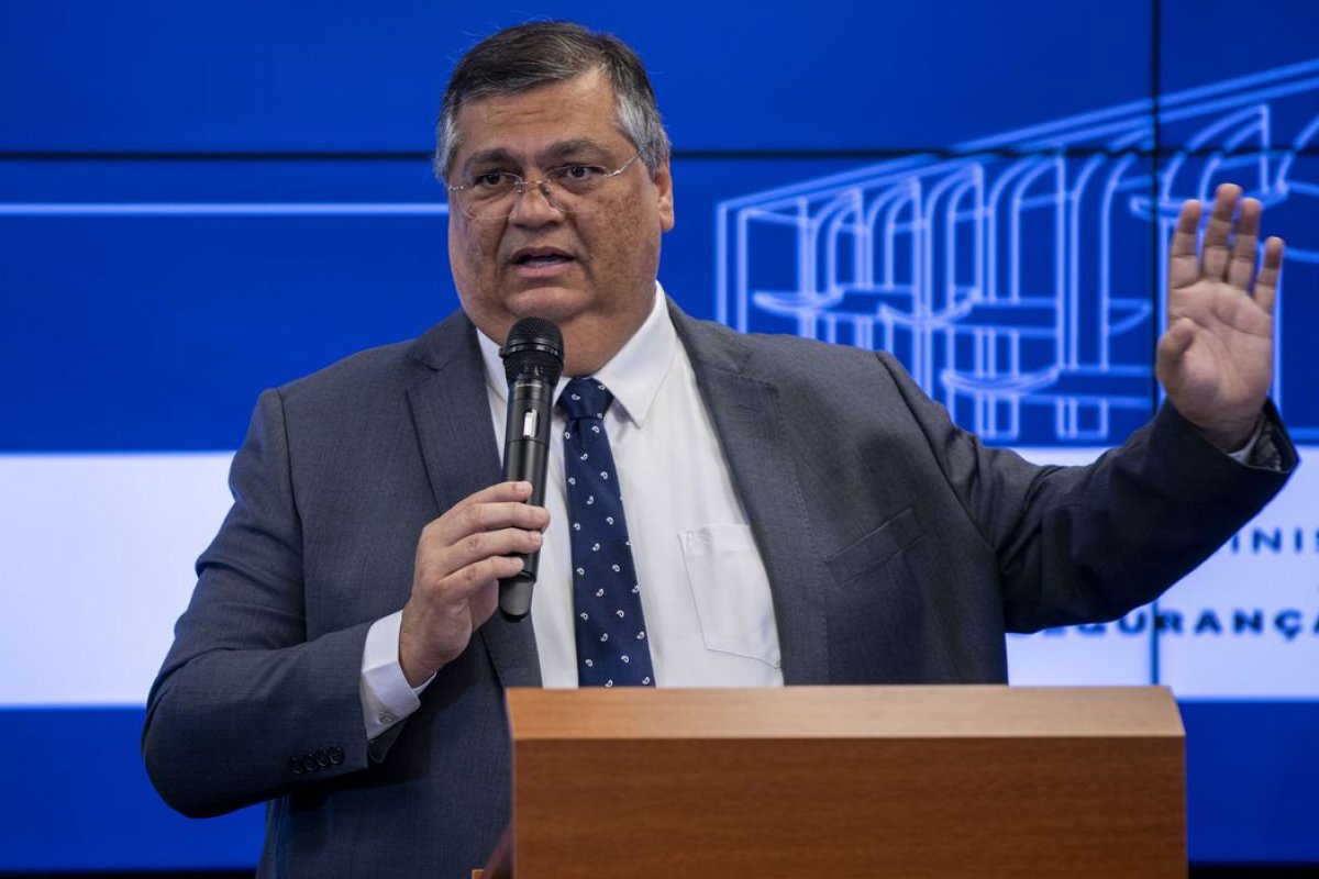 Ministro da Justiça defende projeto para combater o "nazifascismo do século 21"