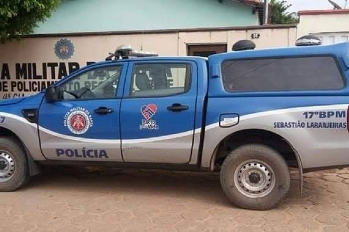 Duas pessoas morrem e 4 ficam feridas em capotamento de carro na BA-263