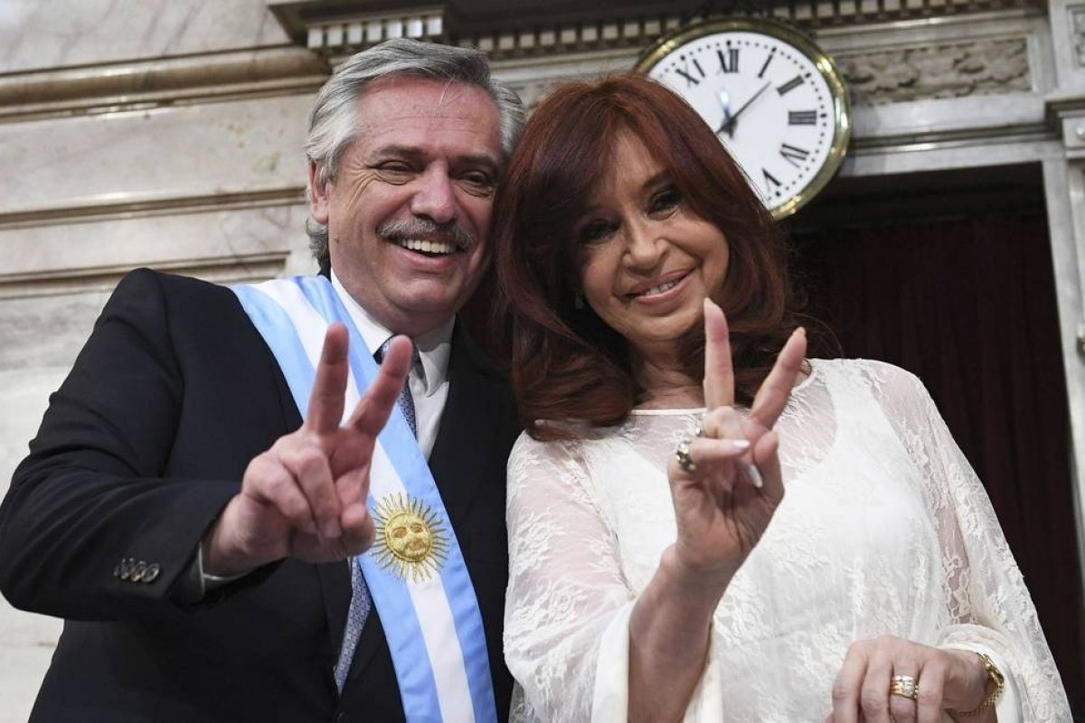 Governo Argentino anuncia imposto de 30% para compra de dólares no exterior