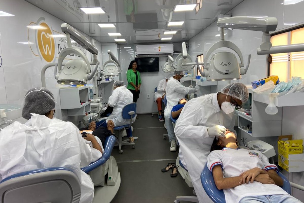 Odontomóvel atende estudantes e educadores em sete municípios da Bahia