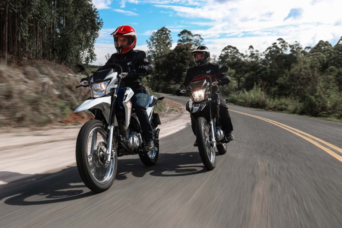 Honda Bros 2024 estreia com novas cores e mesmo motor de 24cv