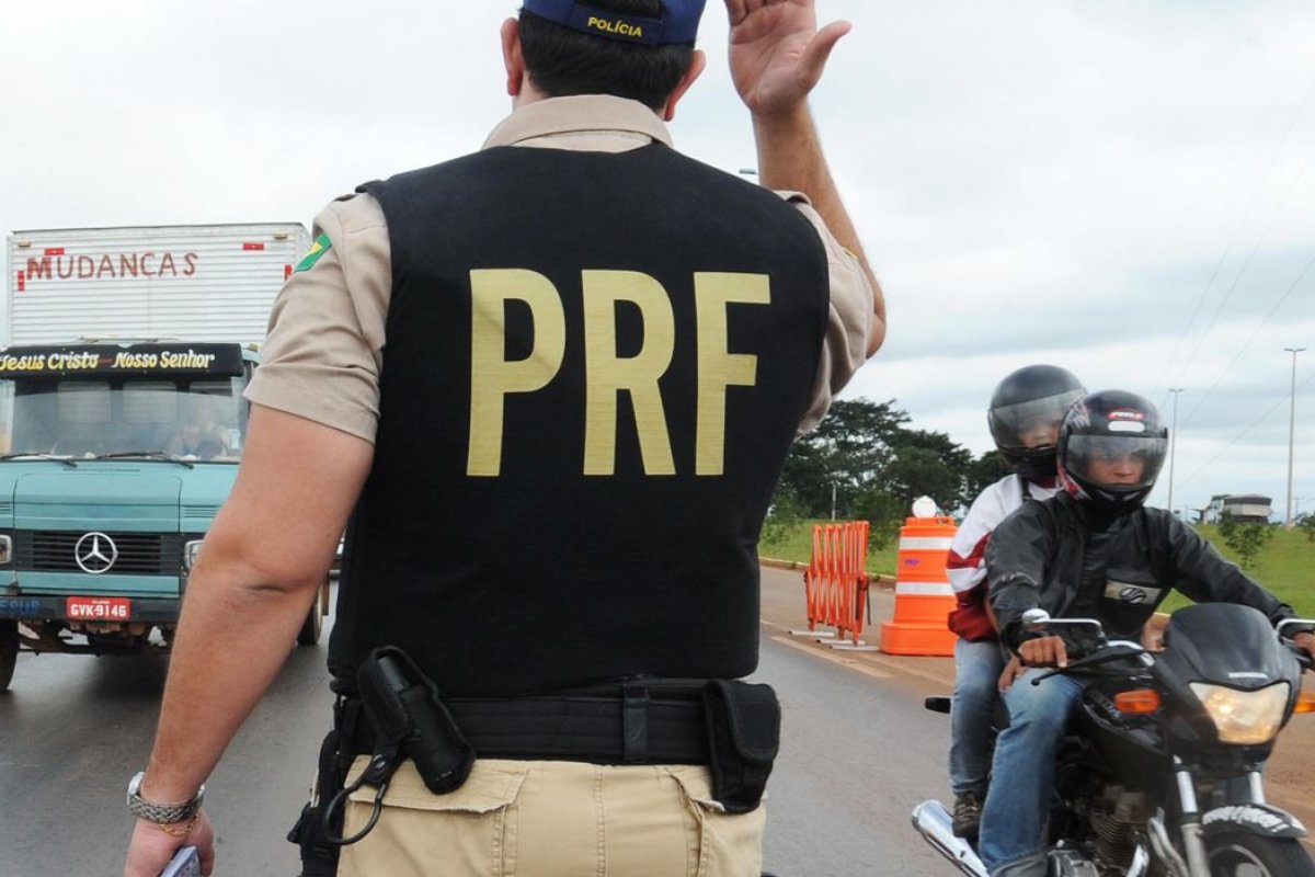 Polícia Rodoviária Federal realiza apreensão de mais de 15 Kg de cocaína em ônibus interestadual