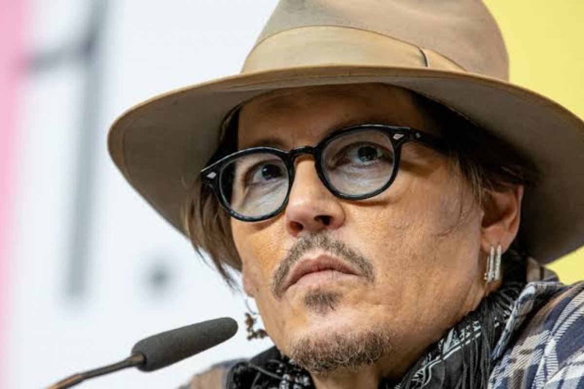 Johnny Depp é encontrado inconsciente em quarto de hotel antes de show