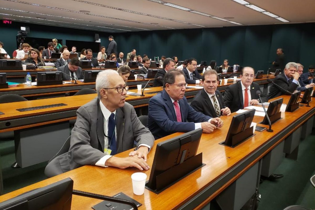 CCJ da Câmara aprova admissibilidade da PEC da Reforma Sindical