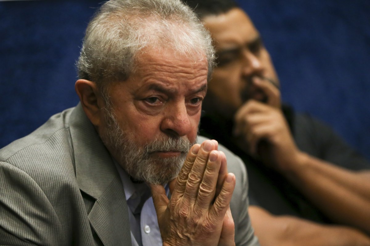 Presidente Lula deve passar por tratamento no quadril nesta quarta (26)