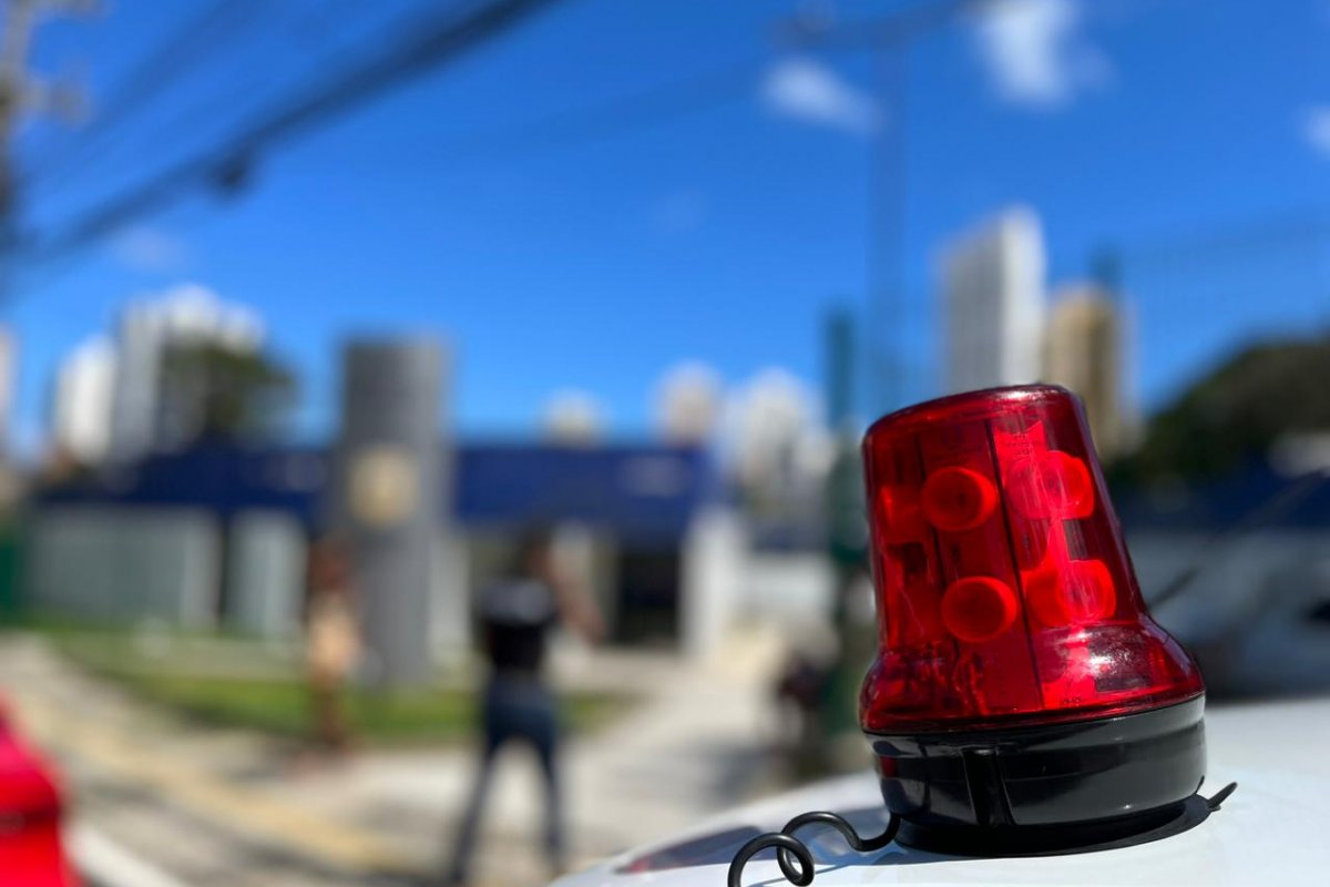 Homens que se passavam por policiais são presos em flagrante na capital baiana