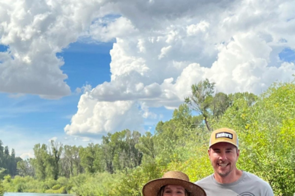 Atriz Kristen Bell revela que filhas de 8 e 9 anos bebem cerveja sem álcool