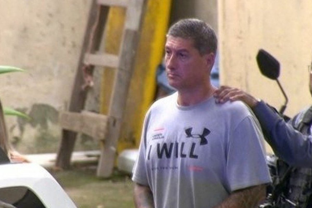 Esposa de Ronnie Lessa desmente o marido sobre a noite do assassinato de Marielle