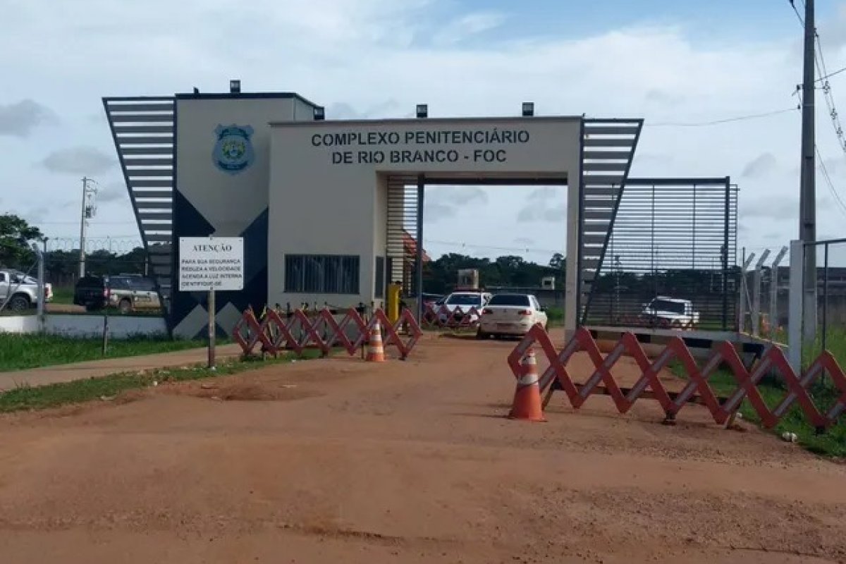 Rebelião em presídio no Acre deixa feridos e policial refém