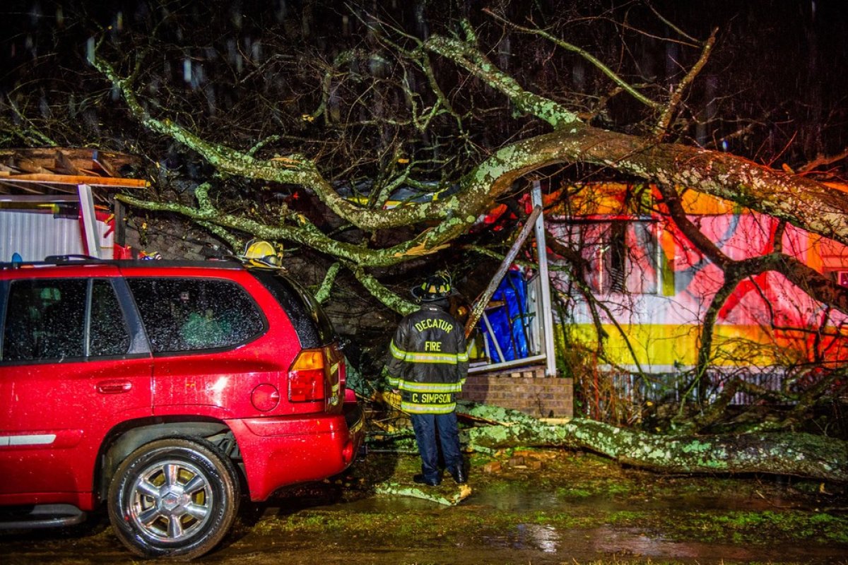 Tornados atingem Alabama e Louisiana, nos EUA, e deixam duas pessoas mortas