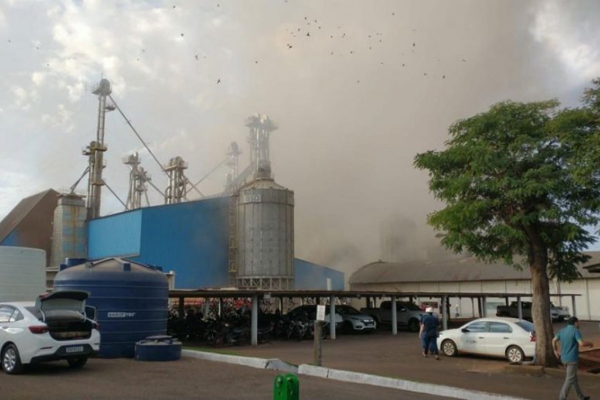 Vídeo: Explosões em silo de grãos no Paraná deixam oito mortos e feridos