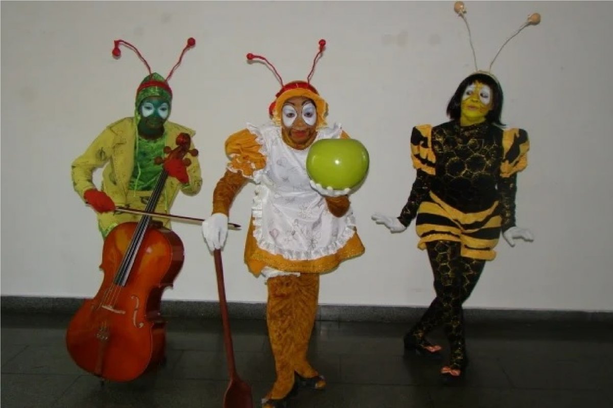 Espetáculo infantil "A formiga, a cigarra e a abelha" encanta o público no Centro de Cultura ACM, em Jequié