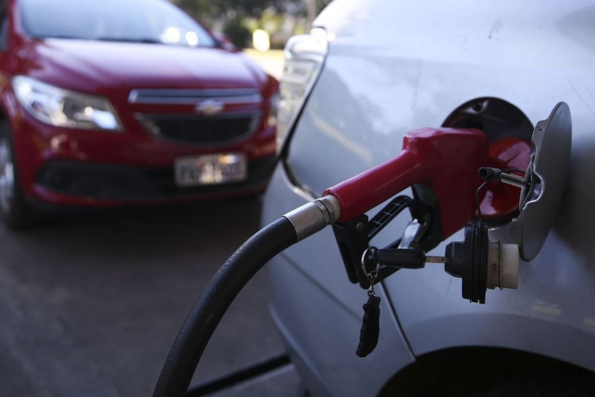 Preço médio do diesel acumula queda de 22% em 2023, diz ANP