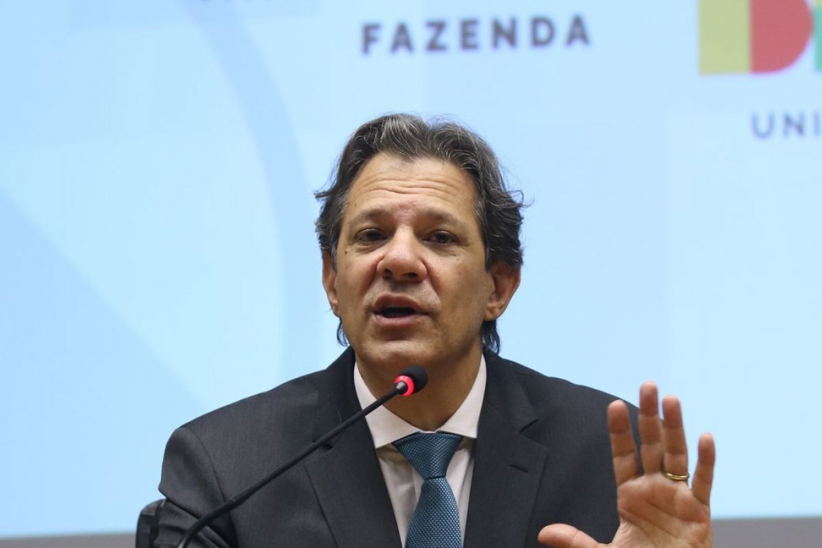 Haddad volta a defender queda da Selic e diz que ventos são "favoráveis" para a economia brasileira