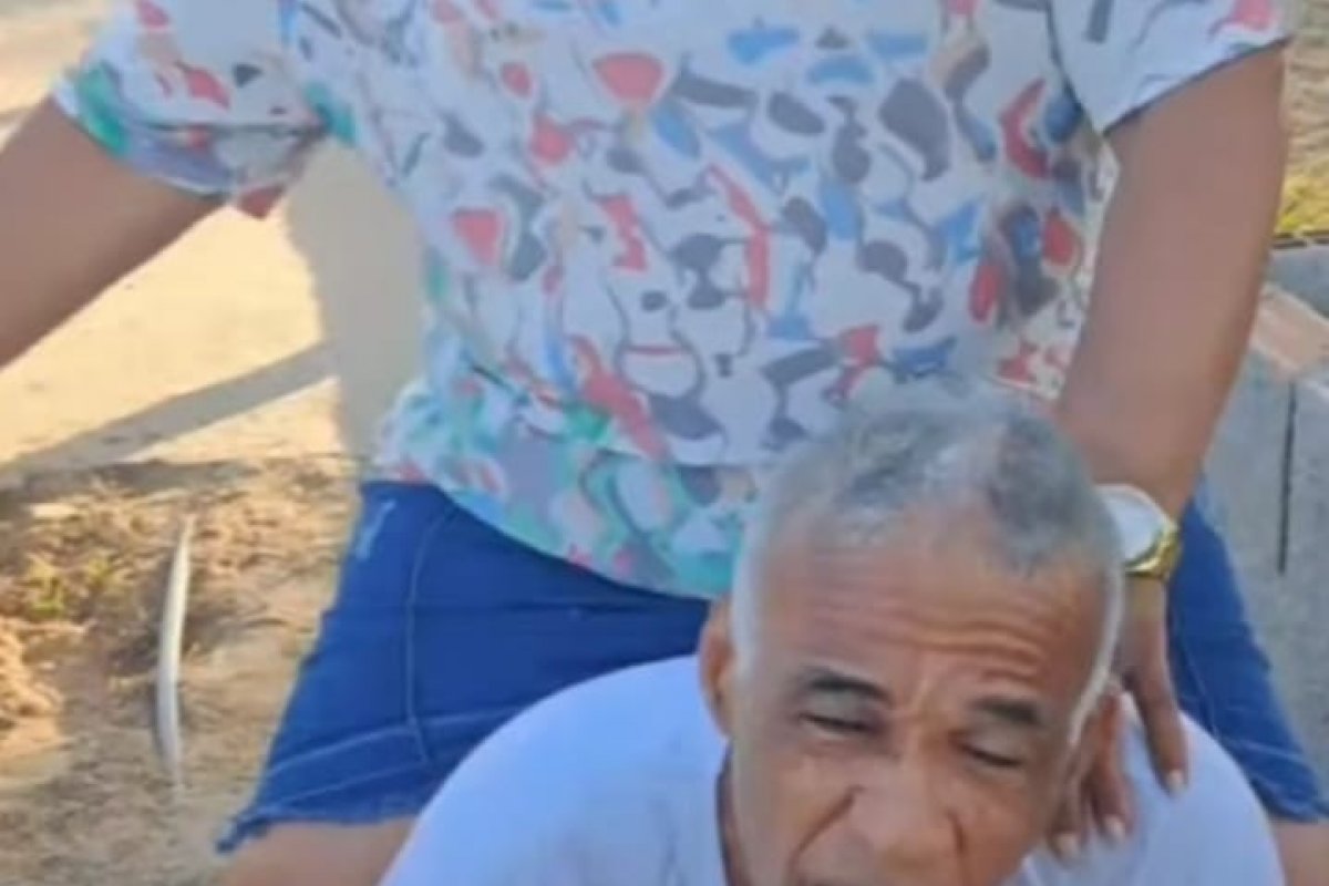 Vídeo: Em publicação nas redes, deputado Isidório aparece 'de quatro' para realizar fantasia da esposa