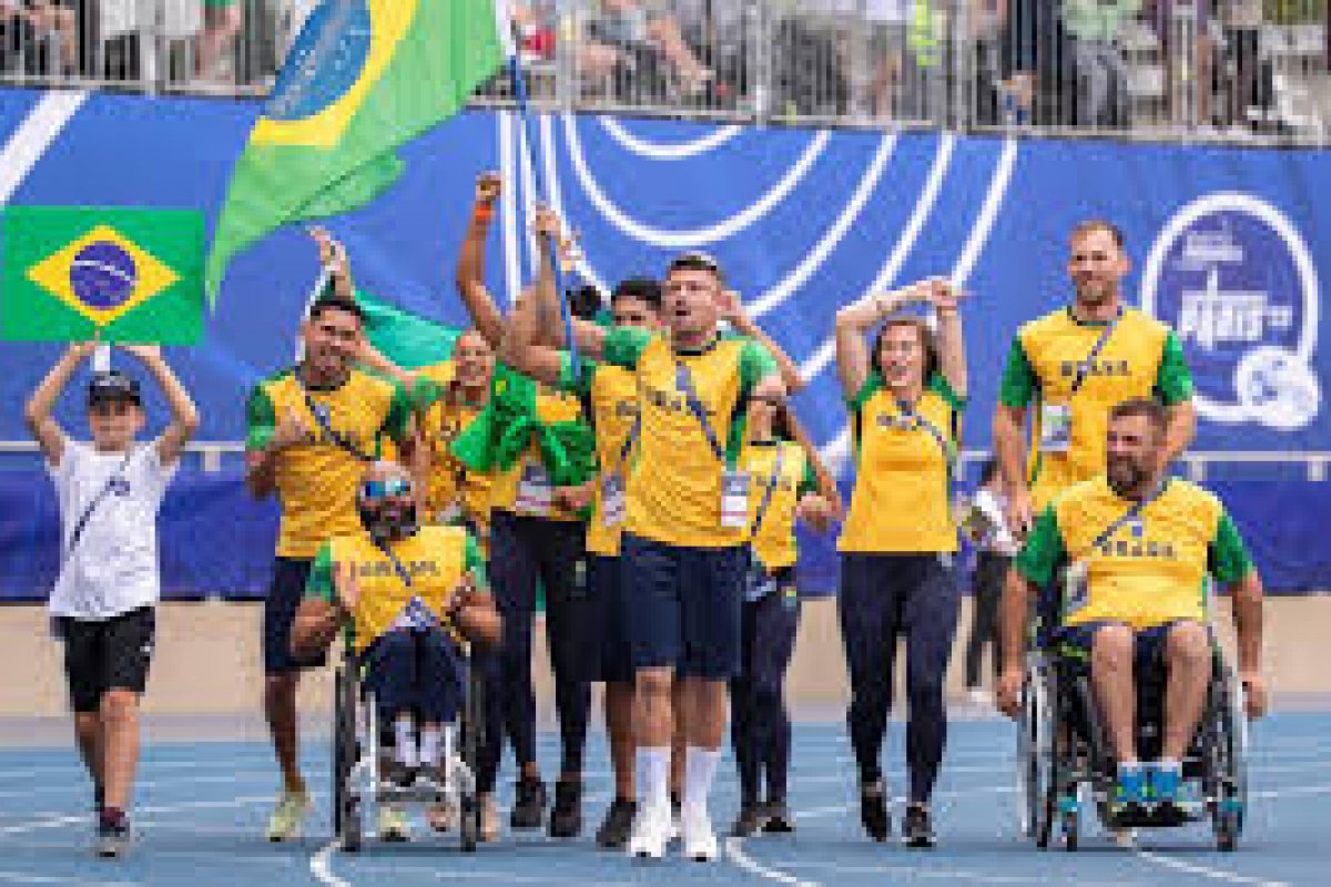 Poucos falaram