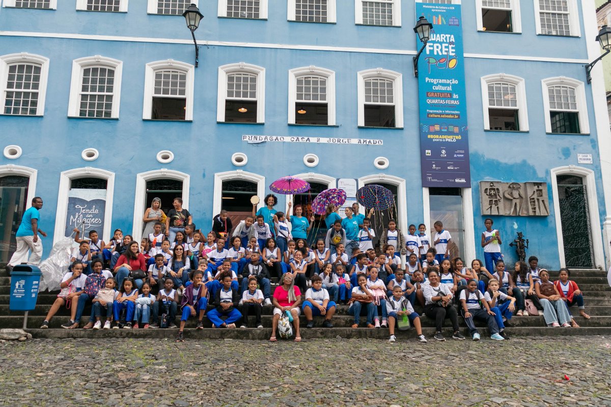 Jovens são estimulados a ler a partir da declamação de poesias no “Uma Quarta de FreePelô”!