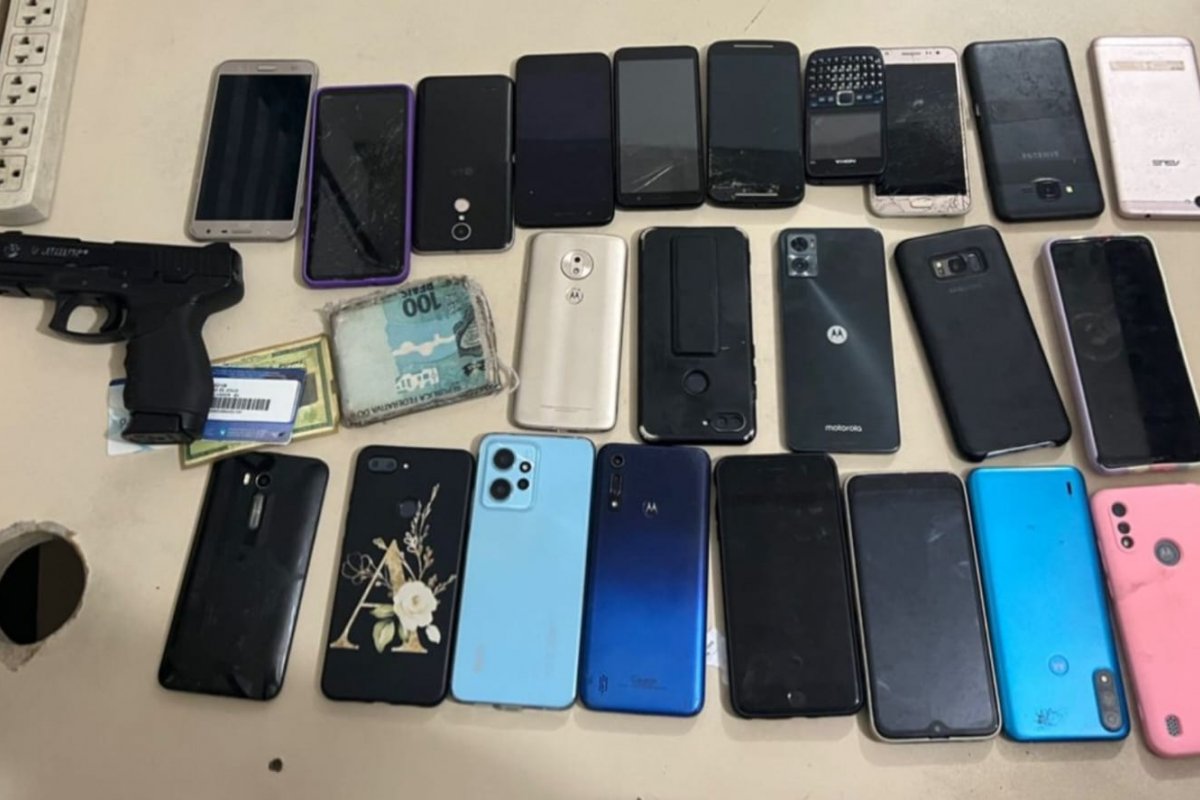 PM prende dupla e recupera 23 celulares roubados em ônibus na BR-324