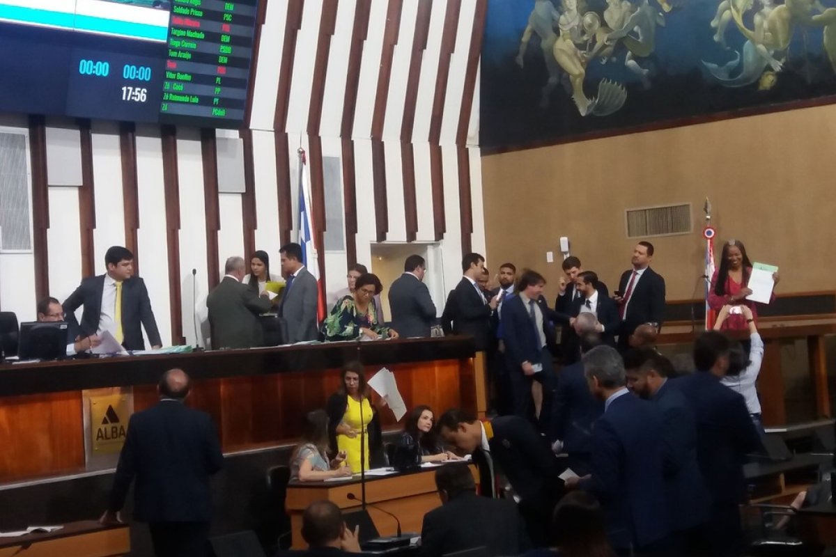 Deputados aprovam orçamento de R$ 49,2 bilhões para 2020