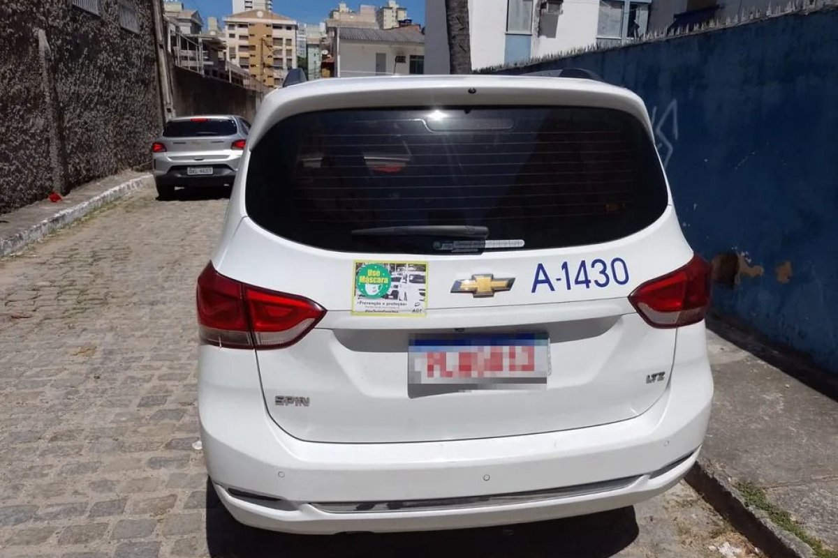 Taxistas de Salvador prometem parar nesta quinta-feira (3)