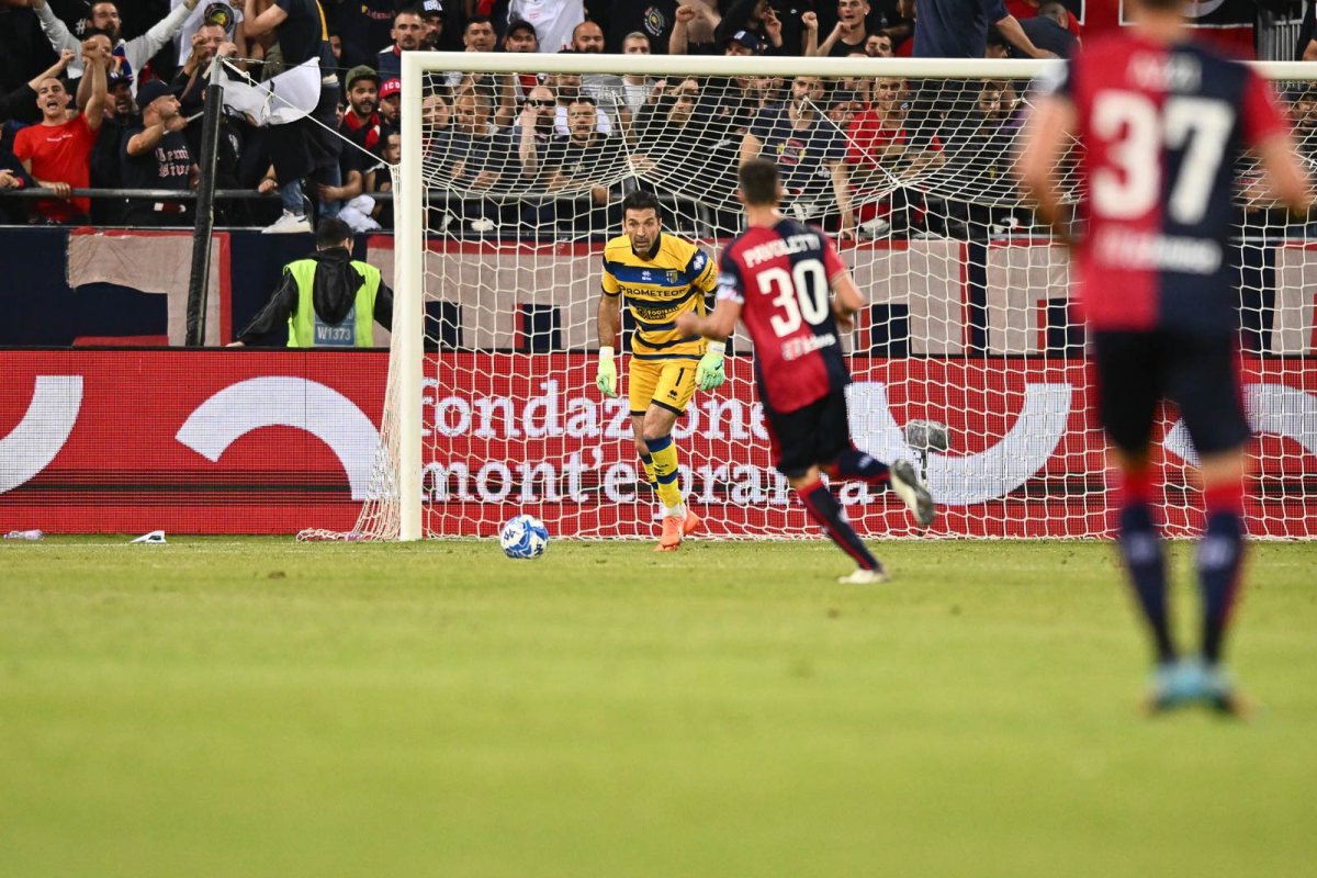 Goleiro italiano Gianluigi Buffon anuncia aposentadoria aos 45 anos