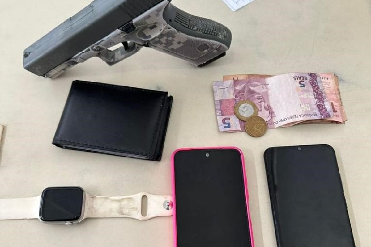 Veiculo roubado é recuperado pela PM em Candeias