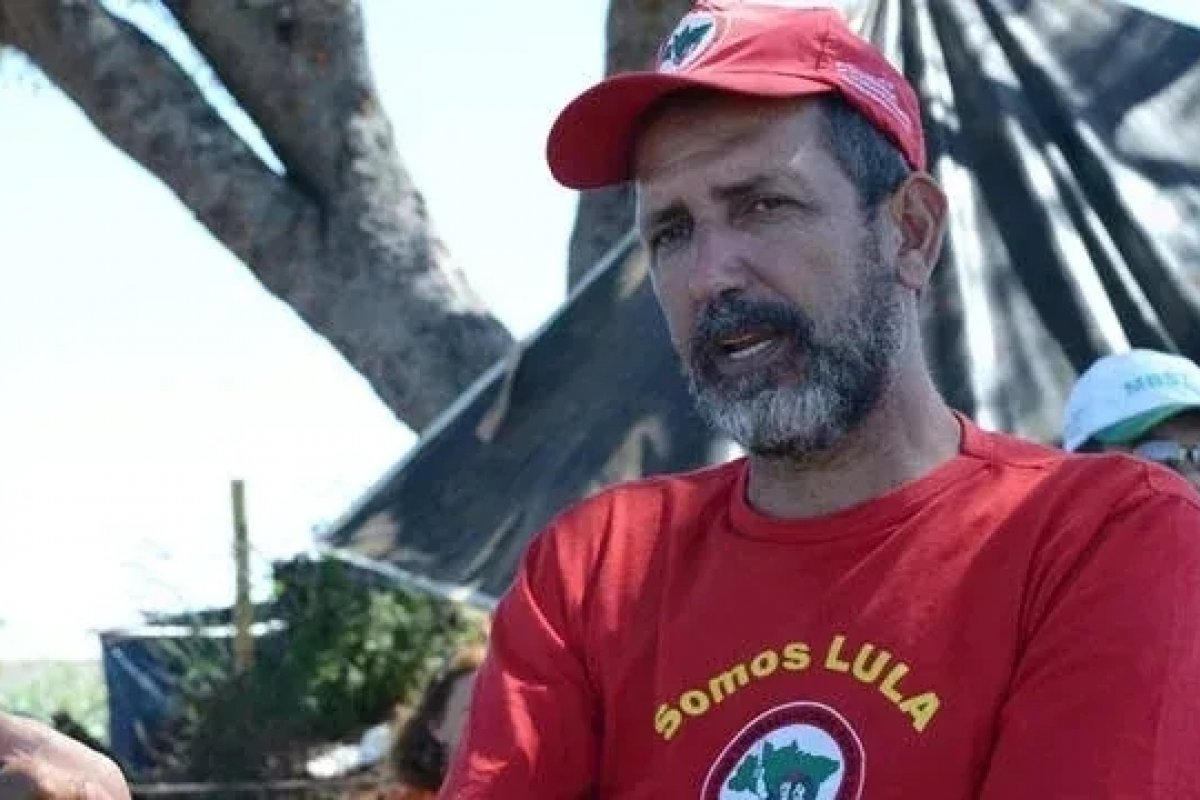 Líder da FNL, José Rainha, depõe na CPI do MST nesta quinta-feira (3)