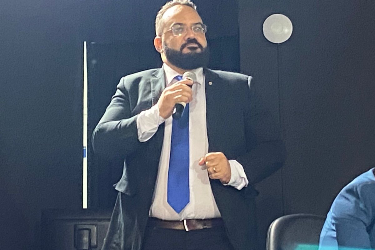 'Não tem um prego batido. Isso é um absurdo', diz deputado sobre obras paralisadas do VLT