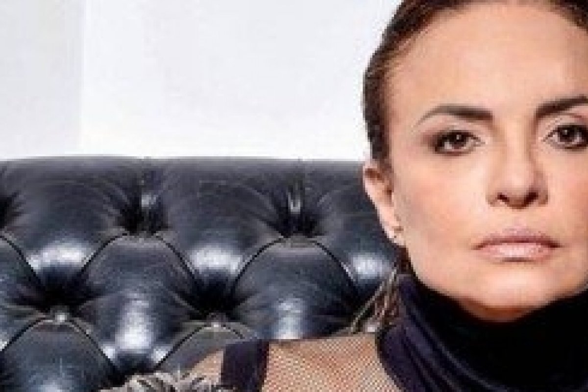 Arrasadora: Aos 58 anos, Luiza Tomé  faz ensaio com o filho caçula