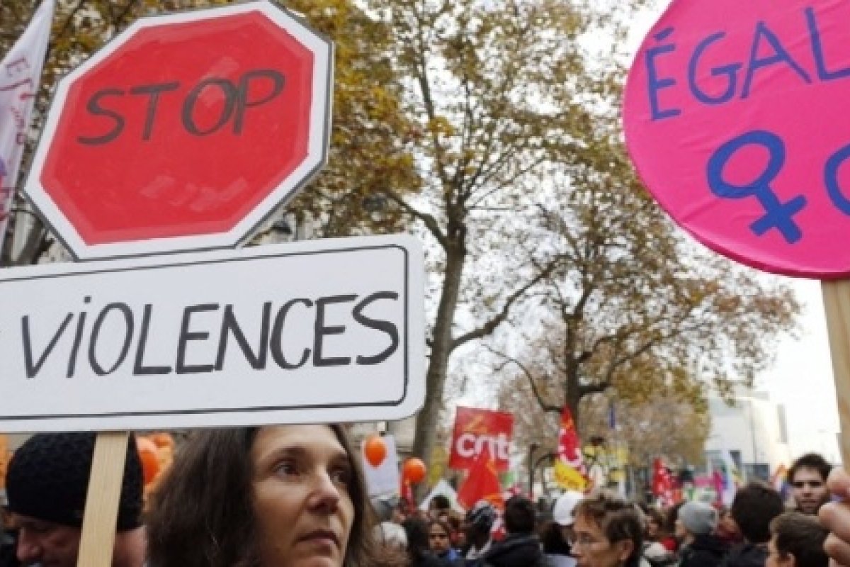 França deve adotar pulseira 'anti-aproximação' contra a violência conjugal